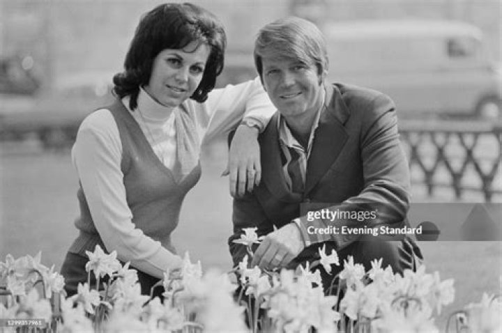 Who was Glen Campbell married to?