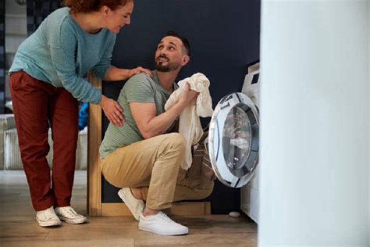 Woman leaves dishes and laundry for her husband to do for days, chaos ensues